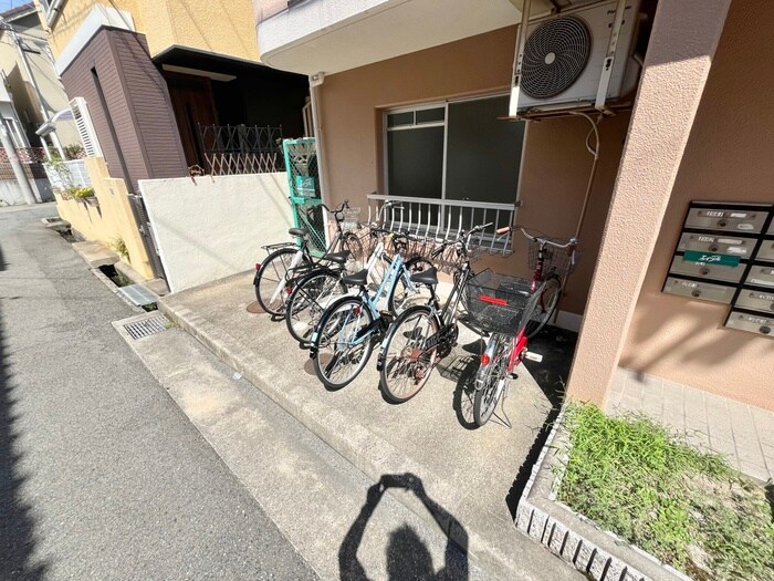 物件外観写真5　(駐輪場)