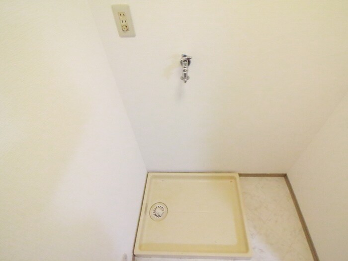 物件内観写真13　(洗濯機置場)