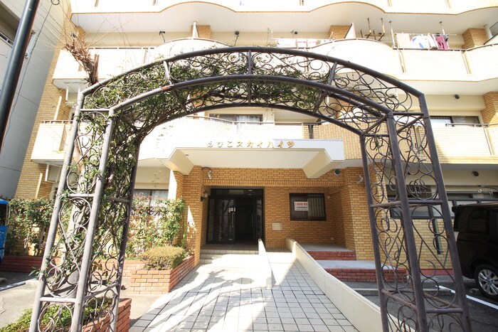 物件外観写真2　(エントランス部分)