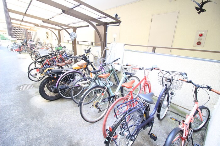 物件外観写真4　(駐輪場)