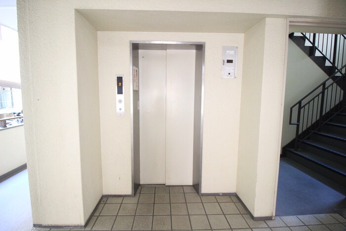 物件外観写真5　(エントランス部分)