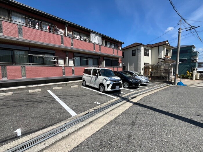 物件外観写真3　(駐車場)