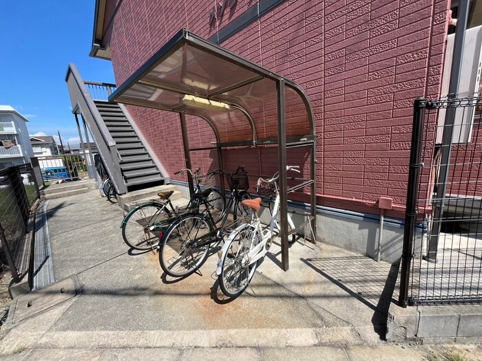 物件外観写真4　(駐輪場)
