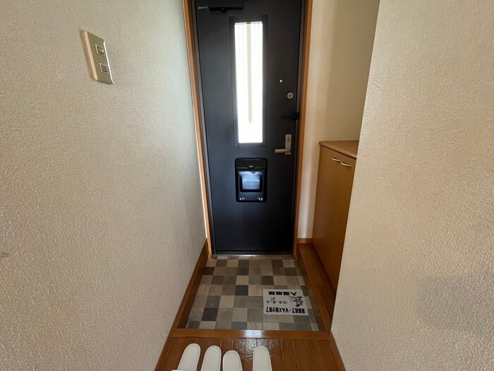 物件内観写真17　(玄関)