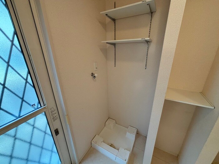 物件内観写真14　(洗濯機置場)