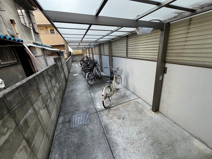 物件外観写真4　(駐輪場)