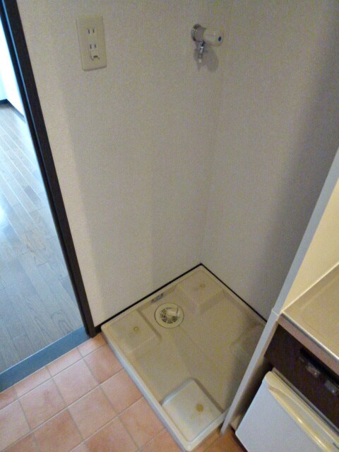 物件内観写真12　(洗濯機置場)