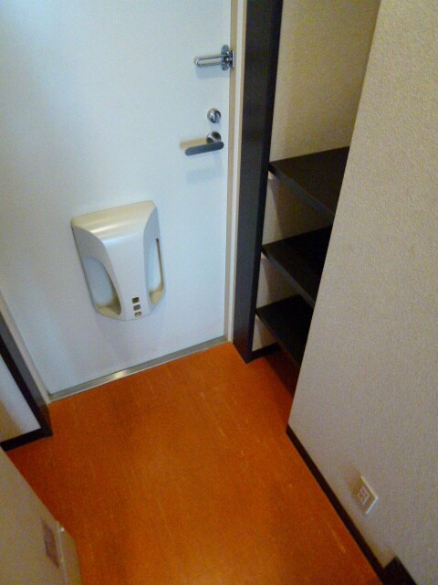 物件内観写真13　(玄関)