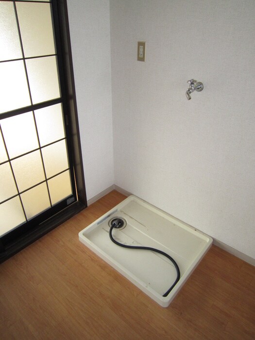 物件内観写真12　(洗濯機置場)