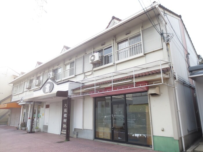 物件外観写真2　(エントランス部分)