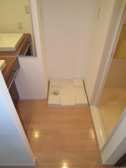 物件内観写真12　(洗濯機置場)