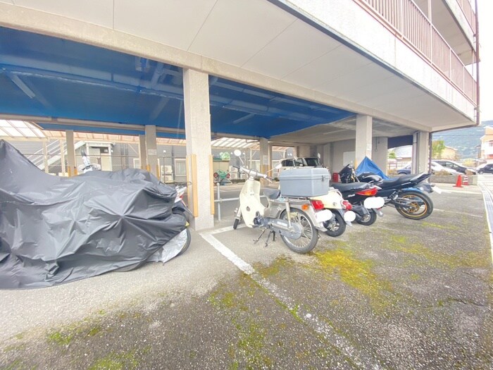 物件外観写真3　(駐輪場)