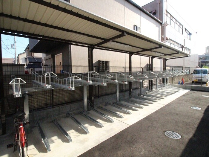 物件外観写真4　(駐輪場)