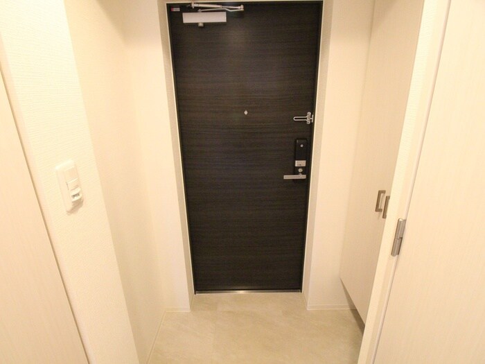 物件内観写真16　(玄関)