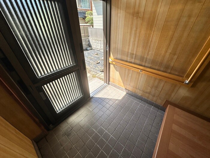 物件内観写真15　(玄関)
