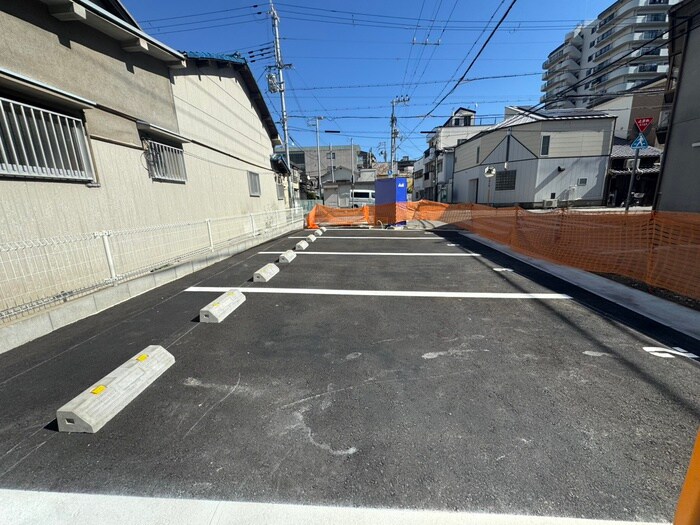 物件外観写真6　(駐車場)