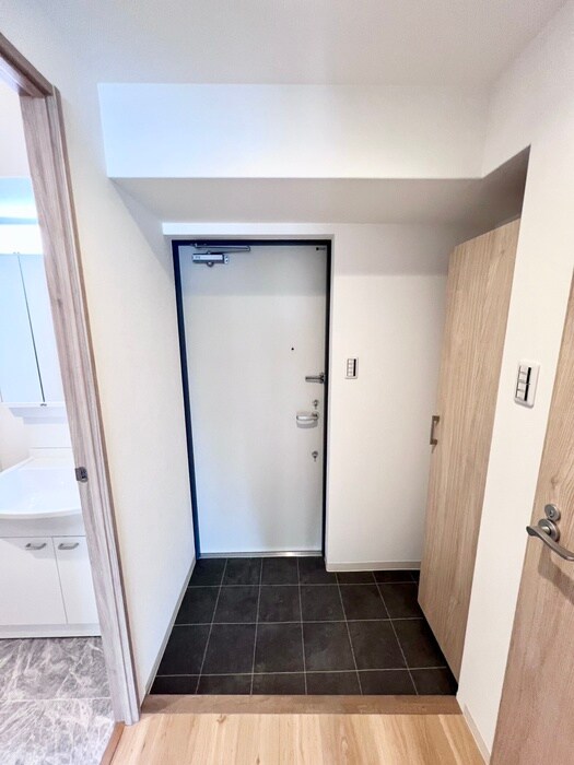 物件内観写真16　(玄関)