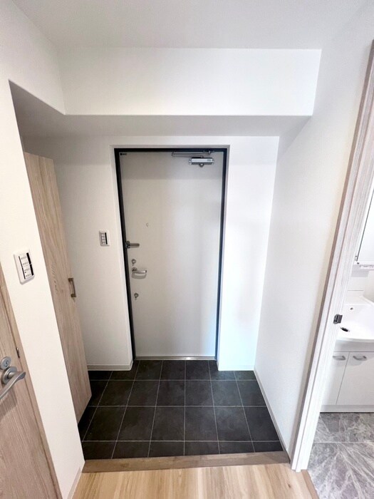 物件内観写真16　(玄関)