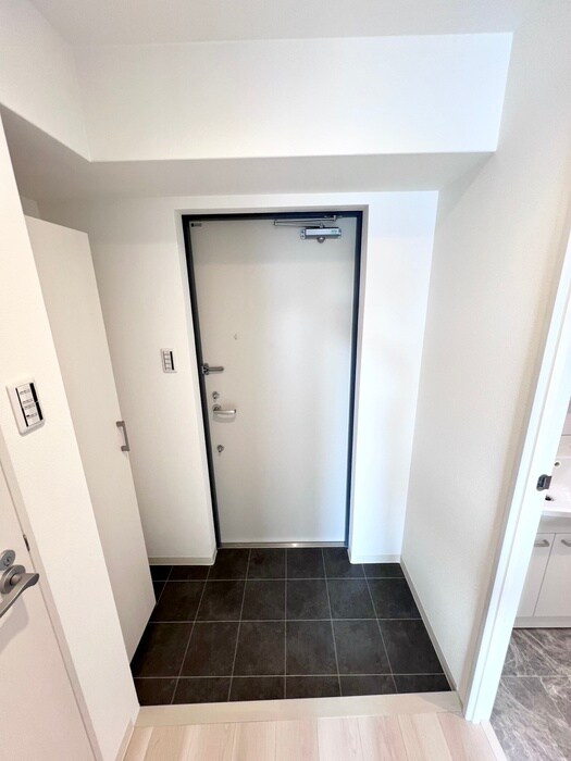 物件内観写真16　(玄関)