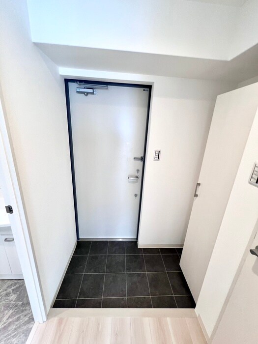 物件内観写真16　(玄関)