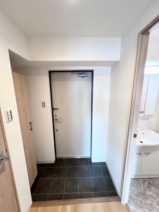 物件内観写真16　(玄関)