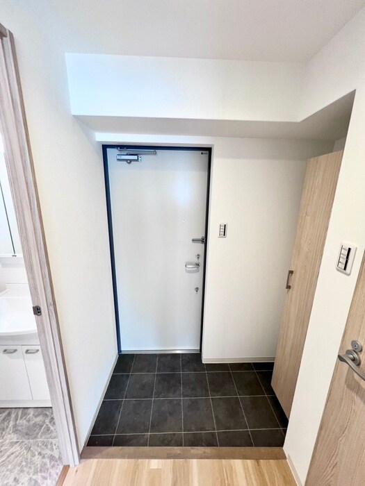 物件内観写真16　(玄関)