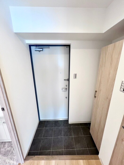 物件内観写真16　(玄関)