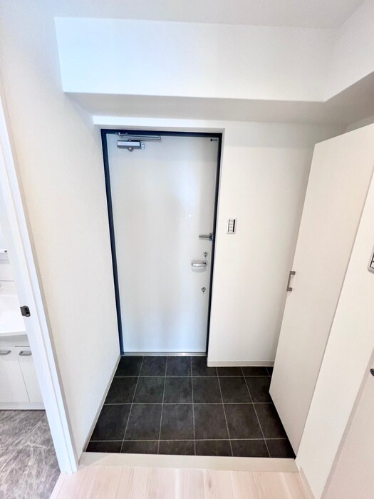 物件内観写真16　(玄関)