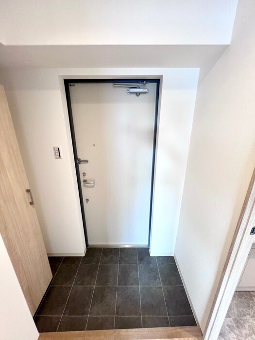 物件内観写真16　(玄関)