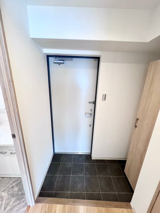 物件内観写真16　(玄関)