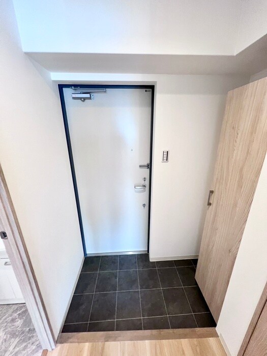 物件内観写真16　(玄関)