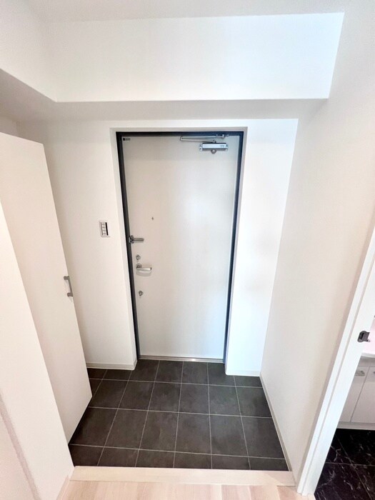 物件内観写真16　(玄関)