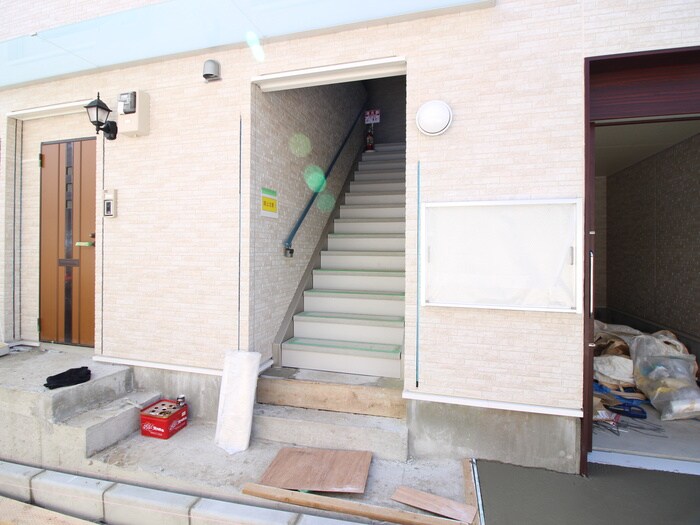 物件外観写真4　(エントランス部分)