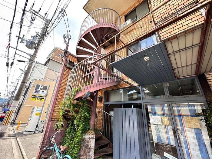 物件外観写真5　(エントランス部分)