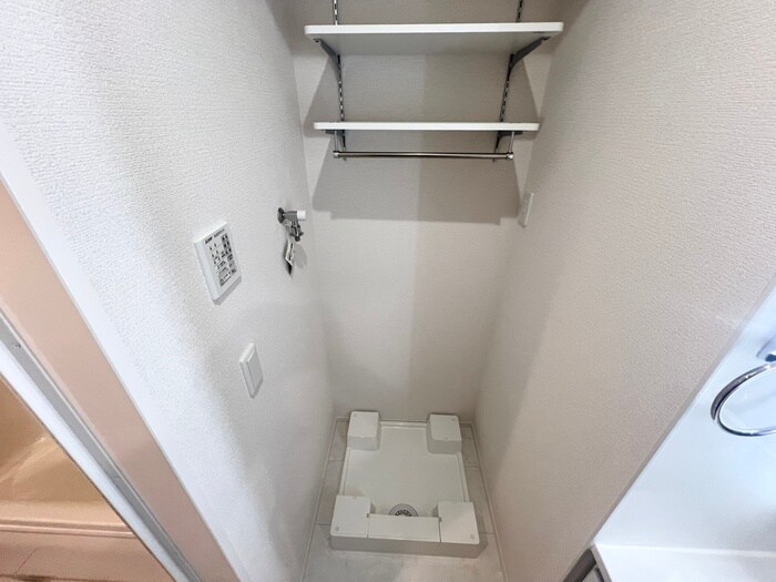 物件内観写真10　(洗濯機置場)