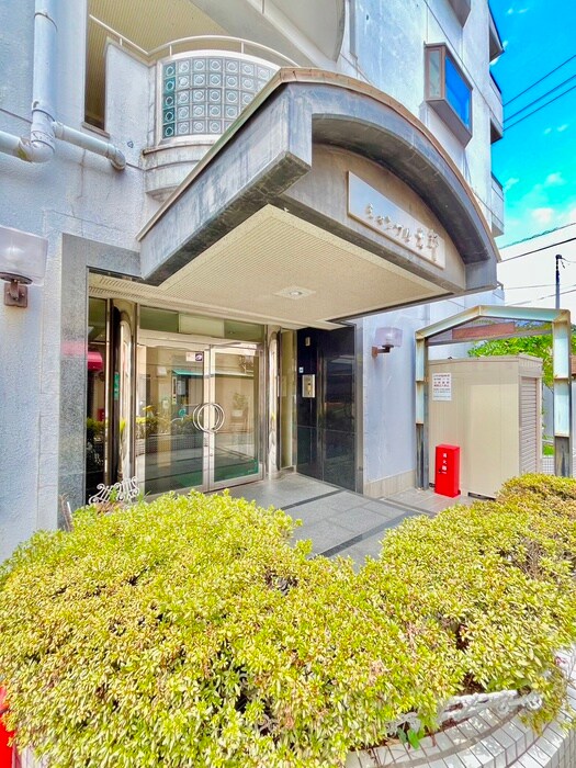物件外観写真3　(エントランス部分)