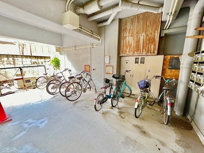 物件外観写真5　(駐輪場)