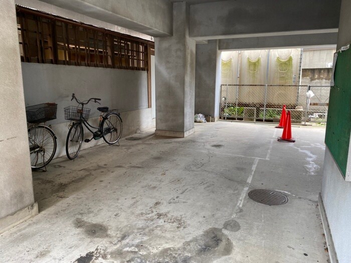 物件外観写真6　(駐車場)