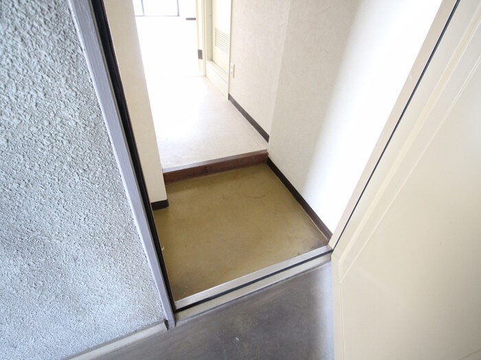 物件内観写真12　(玄関)