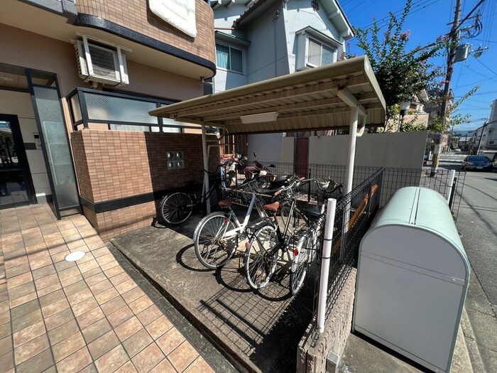物件外観写真4　(駐輪場)