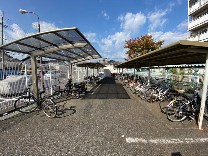 リカレント草津の駐輪場