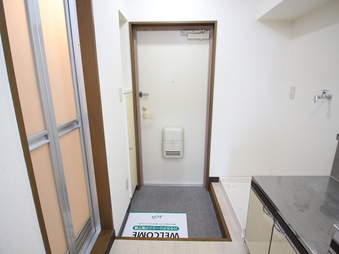 物件内観写真13　(玄関)