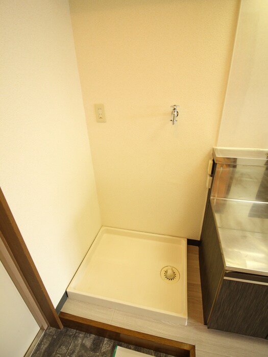 物件内観写真13　(洗濯機置場)