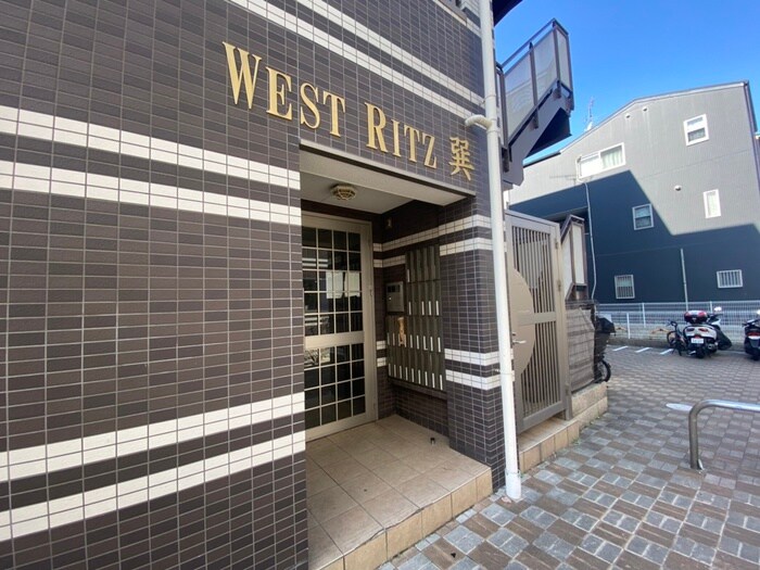 物件外観写真5　(エントランス部分)