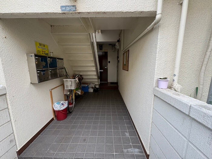 物件外観写真4　(エントランス部分)