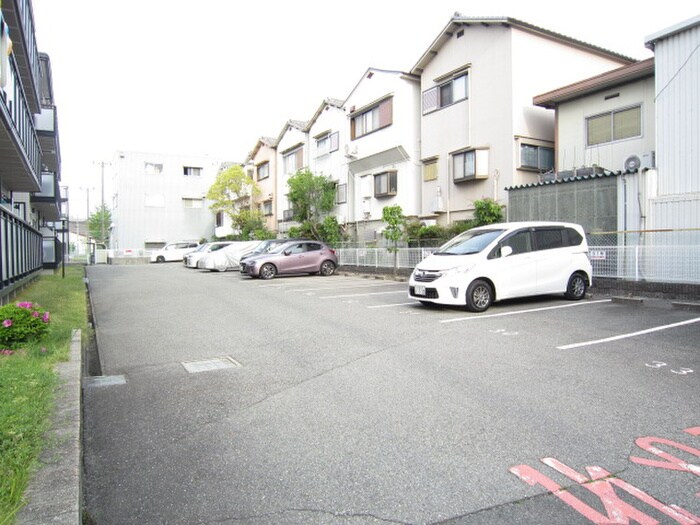 物件外観写真4　(駐車場)