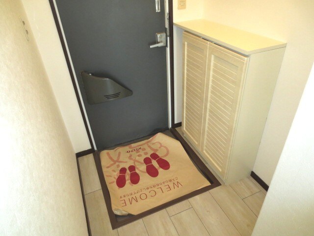 物件内観写真11　(玄関)