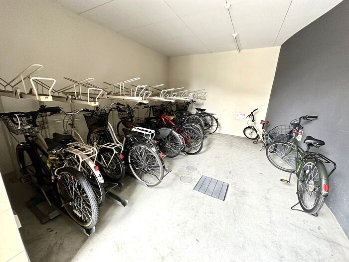 物件外観写真3　(駐輪場)