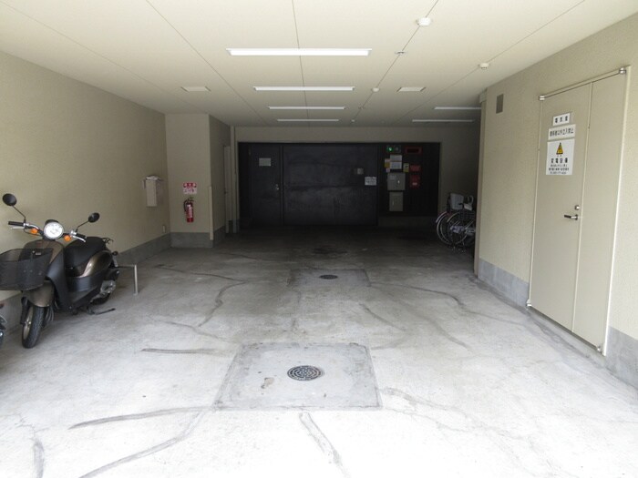 物件外観写真4　(駐車場)