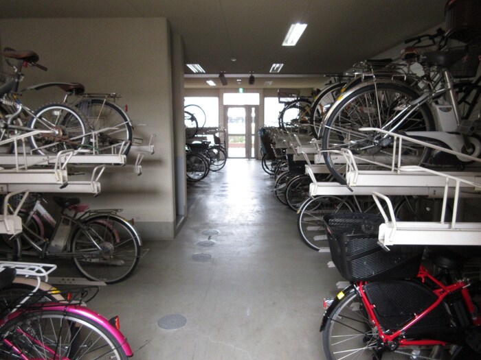 物件外観写真5　(駐輪場)